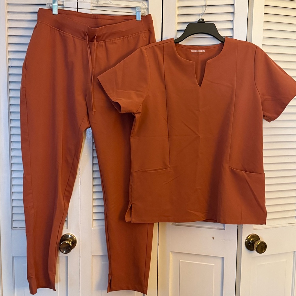 Women's Mandala Scrub Set